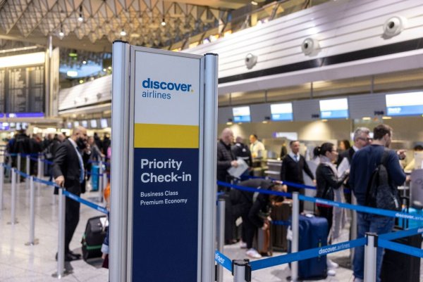 Bei der Lufthansa-Tochter Discover Airlines steht der nächste Pilotenstreik an. - © Helmut Fricke/dpa