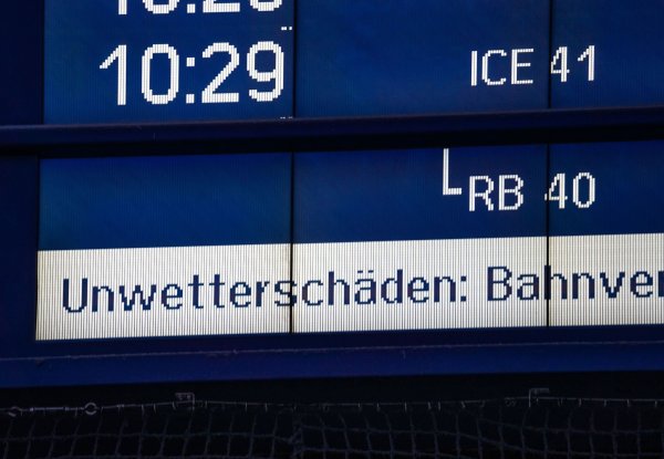 Wegen des drohenden Unwetters kann es am Donnerstag und Freitag zu Einschränkungen im Bahnverkehr kommen. - © Frank Rumpenhorst/dpa/Archiv