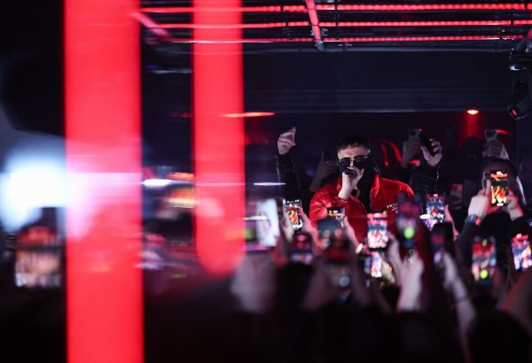 Haftbefehl steht nach Erscheinen seiner Netflix-Doku wieder auf der Bühne. - © Hannes P. Albert/dpa