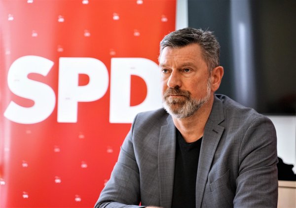 Obmann Andreas Bialas bei der Pressekonferenz der SPD-Fraktion im NRW-Landtag zu einer Antwort auf eine Große Anfrage zum Untersuchungsausschuss «Kindesmissbrauch» - © Ann-Marie Utz/dpa
