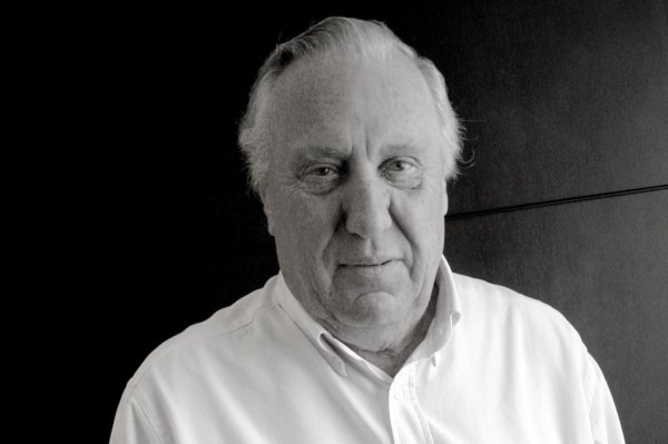 Frederick Forsyth ist tot. - © Britta Gürke/dpa