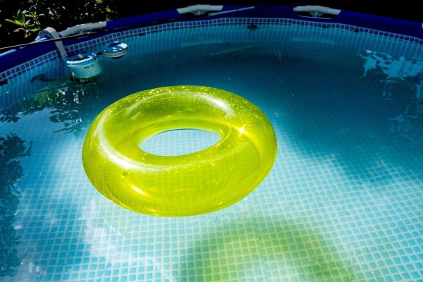 Ein Ferienhaus in Toplage, mit Pool und das zu einem unverschämt günstigen Preis? Reisewillige sollten jetzt skeptisch sein - besonders dann, wenn der Preis gleich komplett fällig wird. - © Zacharie Scheurer/dpa-tmn/dpa