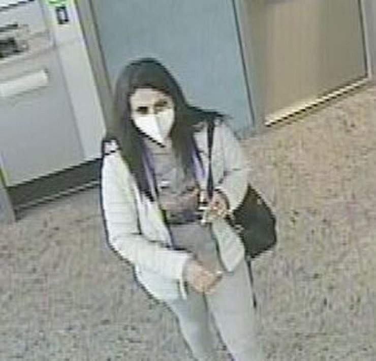 Die Polizei Lippe sucht nach dieser Tatverdächtigen. - © Polizei Lippe