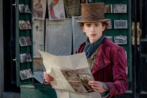 Timothée Chalamet spielt Willy Wonka charmant und nicht so schrullig wie seine Vorgänger. - © Jaap Buittendijk/Warner Bros./dpa