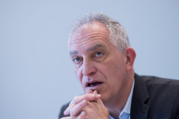 Jürgen Kerner, stellvertretender Vorsitzender der IG Metall, spricht bei einer Pressekonferenz. - © Rolf Vennenbernd/dpa