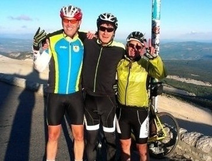 (v.l.) Meinhard Stucke, Klaus Hagewiesche und Stefan Fleck auf dem Gipfel des Mont Ventoux.