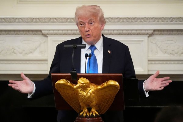 US-Präsident Donald Trump wird dafür kritisiert, nicht genügend Druck auf Kremlchef Putin auszuüben. - © Manuel Balce Ceneta/AP/dpa