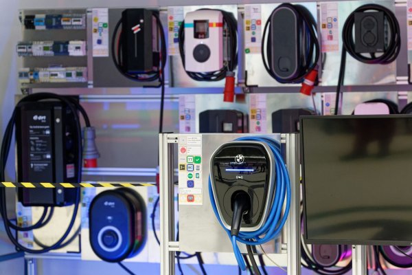Die Bundesnetzagentur hat die elektrische Sicherheit von Wallboxen geprüft und festgestellt: Keine Gefahren für die Nutzerinnen und Nutzer. Auch die Funktechnik funktionierte. (Symbolbild) - © Henning Kaiser/dpa