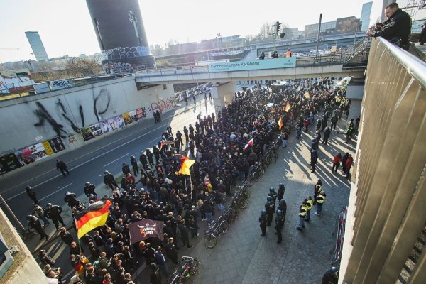 Demonstrationen von Rechtsextremisten waren zuletzt häufiger von Gegendemonstrationen begleitet. (Archivfoto) - © -/dpa