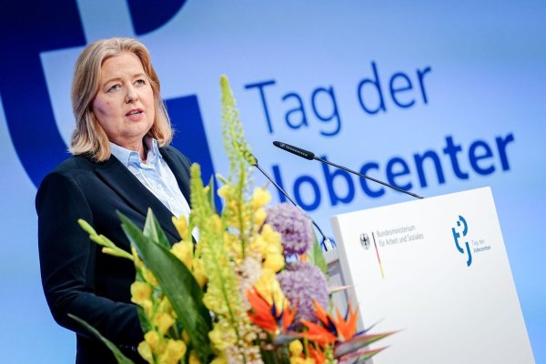 Arbeitsministerin Bärbel Bas (SPD) will bei der Reform des Bürgergelds Tempo machen. - © Kay Nietfeld/dpa