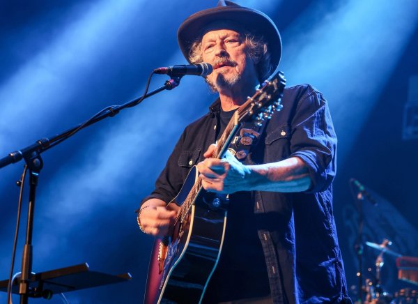 Wolfgang Niedecken gibt nächstes Jahr mit BAP ein Open-Air-Konzert im Kölner Rheinenergie-Stadion (Archivbild). - © Oliver Berg/dpa