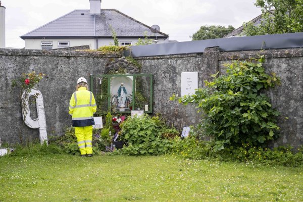 In Irland hat die Suche nach fast 800 Baby- und Kinderleichen begonnen. - © Andrew Downes/Odait via PA Media/dpa