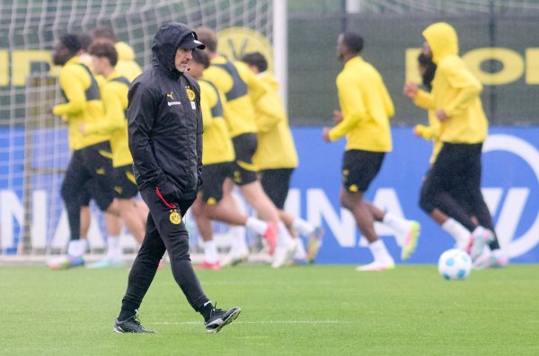 Trainierte seine Mannschaft im Regen: Niko Kovac. - © Bernd Thissen/dpa