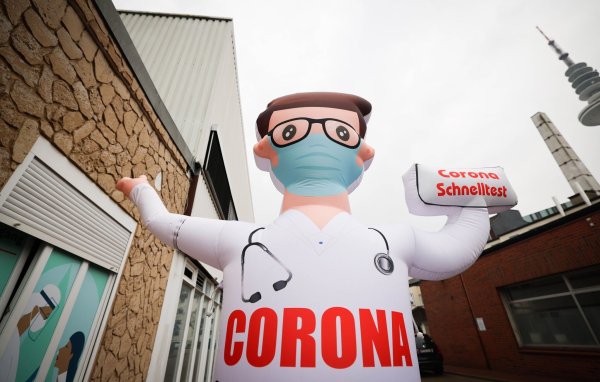 Teststation für Corona-Schnelltests im Frühjahr 2022. «Eine Aufarbeitung heißt für mich, das Land (...) wieder zusammenzuführen», sagt Vize-Kanzler Habeck. - © Christian Charisius/dpa