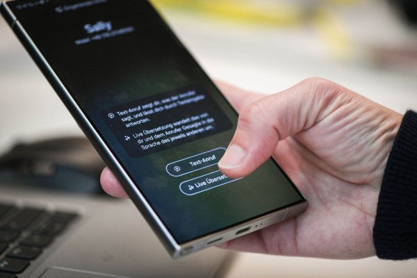 Zu den KI-gestützten Funktionen von Galaxy AI gehört unter anderem ein Anrufassistent. - © Christin Klose/dpa-tmn/dpa
