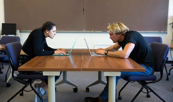 Experimente zur Körperhaltung - © Foto: San Francisco State University