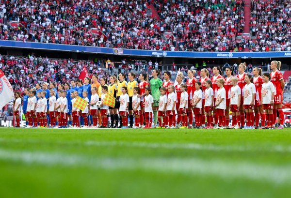 Viel Fan-Zuspruch gab\\\'s beim Bundesliga-Auftakt in München. - © Sven Hoppe/dpa