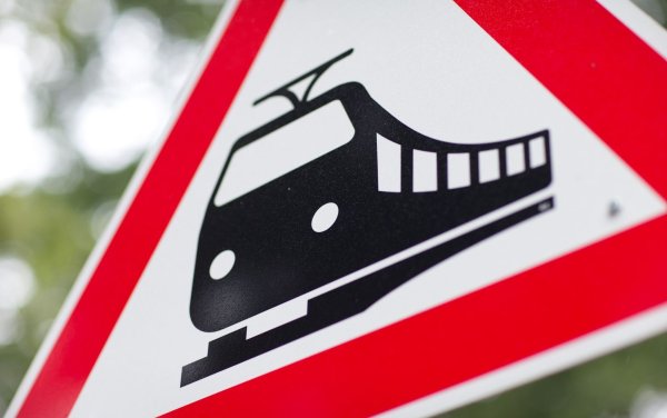 Viele Fragen zu dem Unfall sind noch offen. (Symbolbild) - © Friso Gentsch/dpa