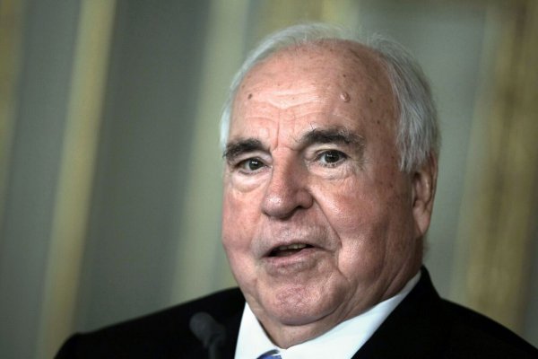 In Berlin soll eine Straße nach Altbundeskanzler Helmut Kohl benannt werden. (Archivfoto) - © Fredrik von Erichsen/dpa