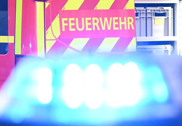 Es seien Rettungskräfte vor Ort. (Symbolbild) - © Bernd Weißbrod/dpa