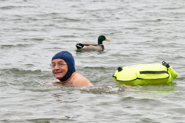 Boning badet seit Tausend Tagen draußen. (Foto Archiv) - © Henning Kaiser/dpa