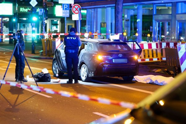 Ein Mann wurde von Unbekannten auf dem Rücksitz erschossen. - © Christoph Reichwein/dpa