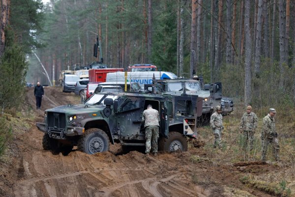 Vier US-Soldaten waren nach einer Übung nicht mehr auffindbar und gelten als vermisst. Das litauische Militär und die Polizei hatten deshalb gemeinsam mit dem US-Militär eine Suchaktion gestartet. - © Mindaugas Kulbis/AP/dpa