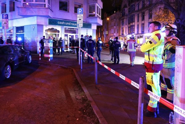 Sechs Verletzte durch Stiche und Schläge in Düsseldorf. - © David Young/dpa