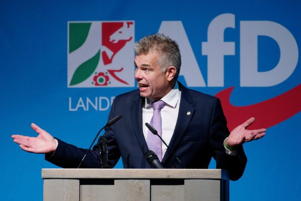 Ex-Landesparteichef Thomas Röckemann stößt wieder zur Landtagsfraktion der AfD hinzu. (Archivbild) - © Henning Kaiser/dpa