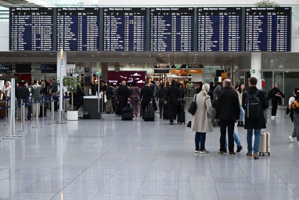 Am Flughafen München sind am Abend erneut Flüge ausgefallen. - © Felix Hörhager/dpa