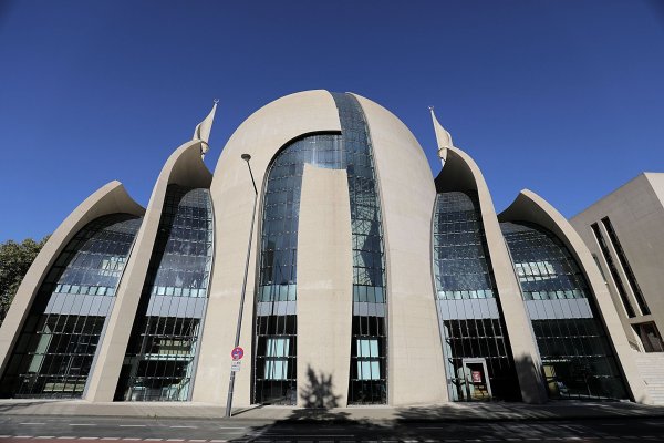 Auch die Ditib-Zentralmoschee in Köln öffnet ihre Pforten. (Archivbild) - © Oliver Berg/dpa