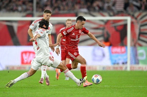 Fortuna Düsseldorf verliert auch sein viertes Heimspiel - diesmal gegen Nürnberg. - © Anke Waelischmiller/dpa