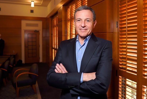 Zurück an der Konzernspitze: Bob Iger hat noch einmal für zwei Jahre die Führung von Disney übernommen. - © Mark J. Terrill/AP/dpa