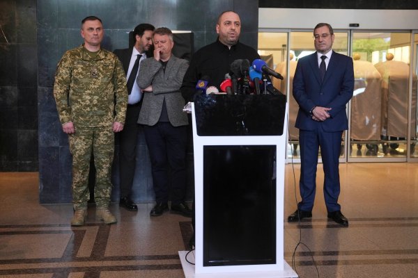 Dem ukrainischen Verhandlungsführer Rustem Umjerow zufolge haben sich die Ukraine und Russland bei Gesprächen in Istanbul auf einen weiteren Gefangenenaustausch geeinigt. - © Evgeniy Maloletka/AP/dpa