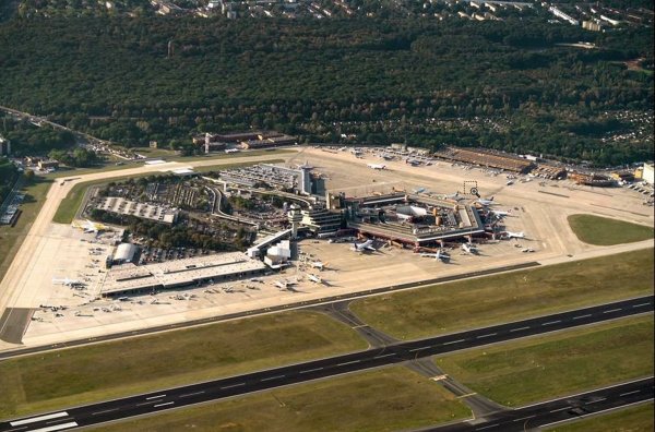 Flughafen Tegel - © Foto: Tino Schöning/dpa