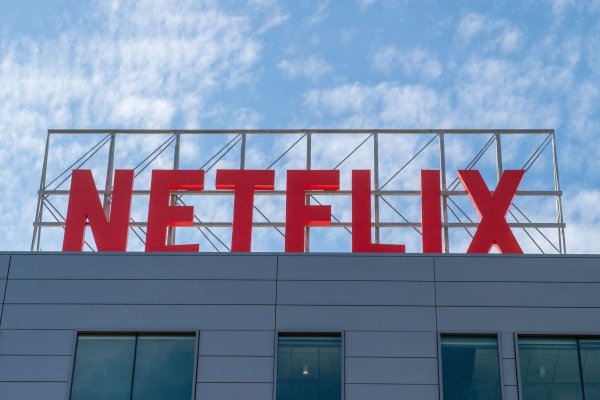 Netflix übertraf mit den Quartalsergebnissen die Erwartungen von Analysten. (Archivbild) - © Andrej Sokolow/dpa