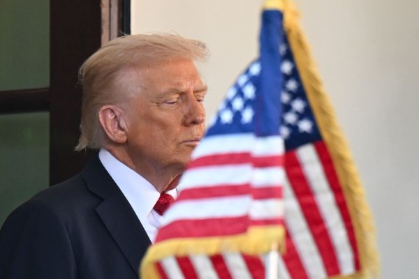Wochenlang zeigte US-Präsident Trump Verständnis für die Ukraine, nun vertritt er eher Moskauer Forderungen. - © Lukas Coch/AAP/dpa