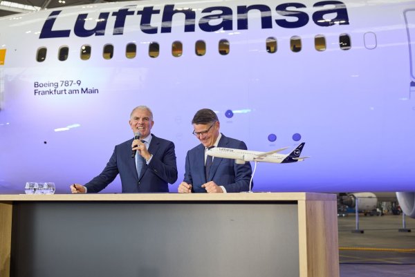 Die Boeing 787 ist bereits die siebte Lufthansa-Maschine, die den Namen des größten deutschen Drehkreuzes Frankfurt trägt. - © -/Lufthansa/dpa
