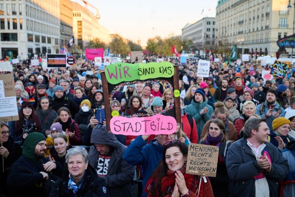 In Berlin und Kiel sind Demonstrationen zu den Merz-Äußerungen geplant. - © Annette Riedl/dpa