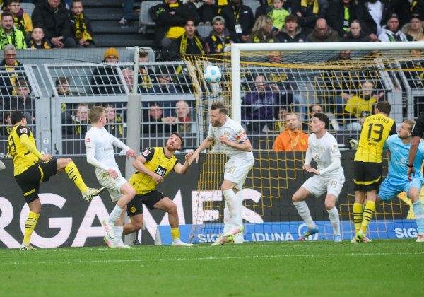 Emre Can lässt die BVB-Fans mit seinem Tor zum 2:0 jubeln. - © Bernd Thissen/dpa