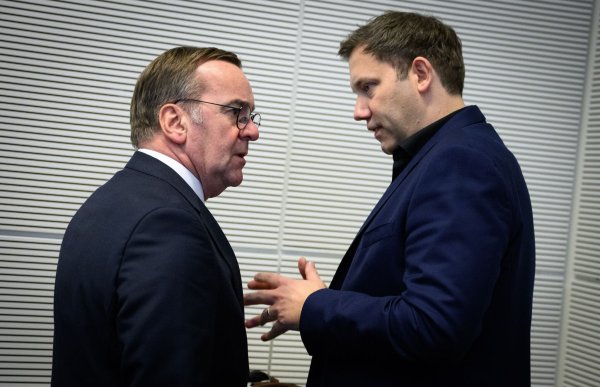 Haben Klingbeil und Pistorius beide Platz im Kabinett? (Archivbild) - © Bernd von Jutrczenka/dpa