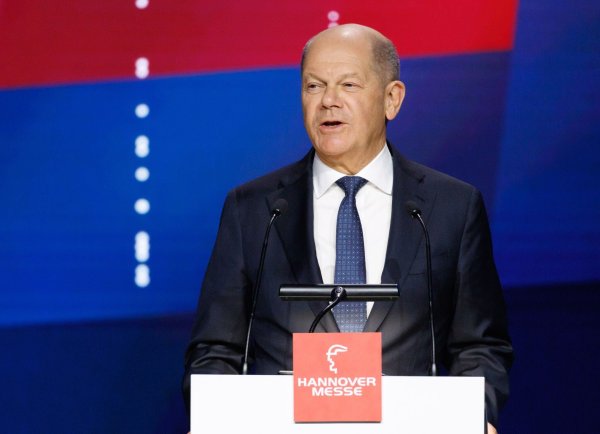 Kanzler Scholz sendet bei der Eröffnungsfeier der Hannover Messe eine klare Botschaft an die USA. - © Michael Matthey/dpa