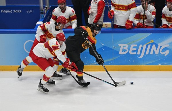 Knapper Sieg - © Foto: Peter Kneffel/dpa