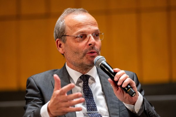 Klein hat Verständnis für Trumps Gaza-Pläne - das Bundesinnenministerium meldet sich prompt zu Wort. - © Christophe Gateau/dpa
