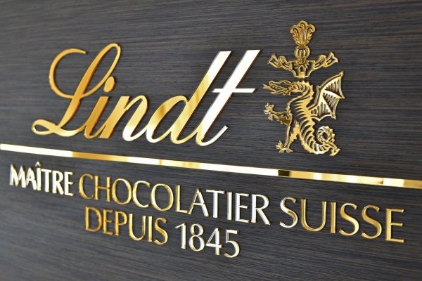 Lindt & Sprüngli setzt auf Neukreationen (Archivbild) - © Walter Bieri/Keystone/dpa