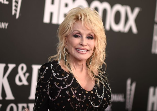 Sie trauert: Mehr als 58 Jahre war Dolly Parton mit ihrem Ehemann Carl Dean verheiratet. (Archivbild) - © Richard Shotwell/Invision via AP/dpa