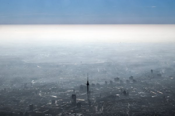 Keine gute Aussicht für Berlin: Touristisch gilt die Stadt nicht mehr als Trendziel. (Archivbild) - © Federico Gambarini/dpa