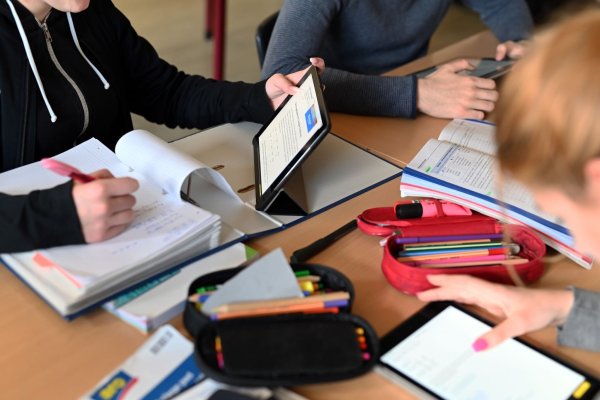 Der IQB-Bildungstrend 2024 hat sinkende Kompetenzen in mathematisch-naturwissenschaftlichen Fächern ergeben. (Symbolbild) - © Uli Deck/dpa