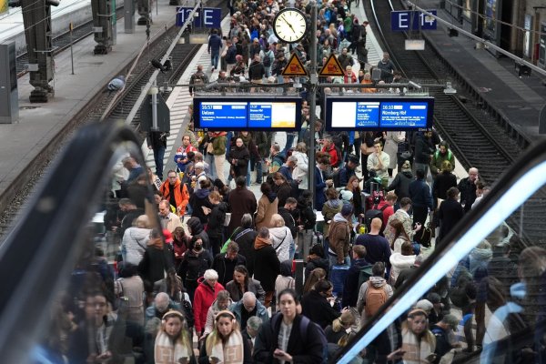 Jeden Tag fahren hunderte Züge am Hamburger Hauptbahnhof. - © Marcus Brandt/dpa