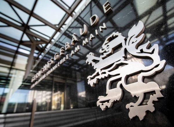 Das OLG Frankfurt will 720 Millionen Euro russisches Vermögen einziehen. - © Boris Roessler/dpa/dpa-tmn